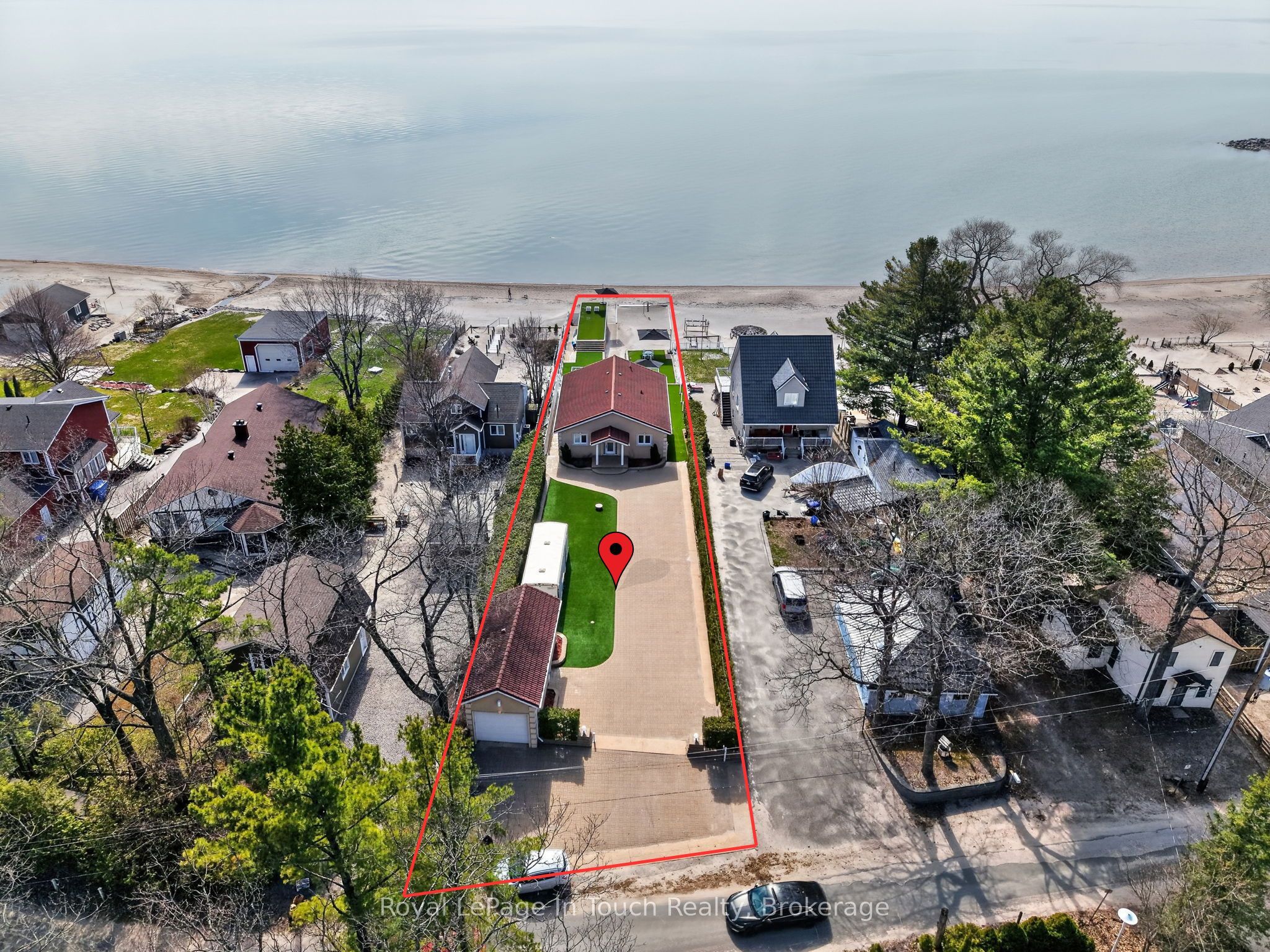 32 Tiny Beaches Road S