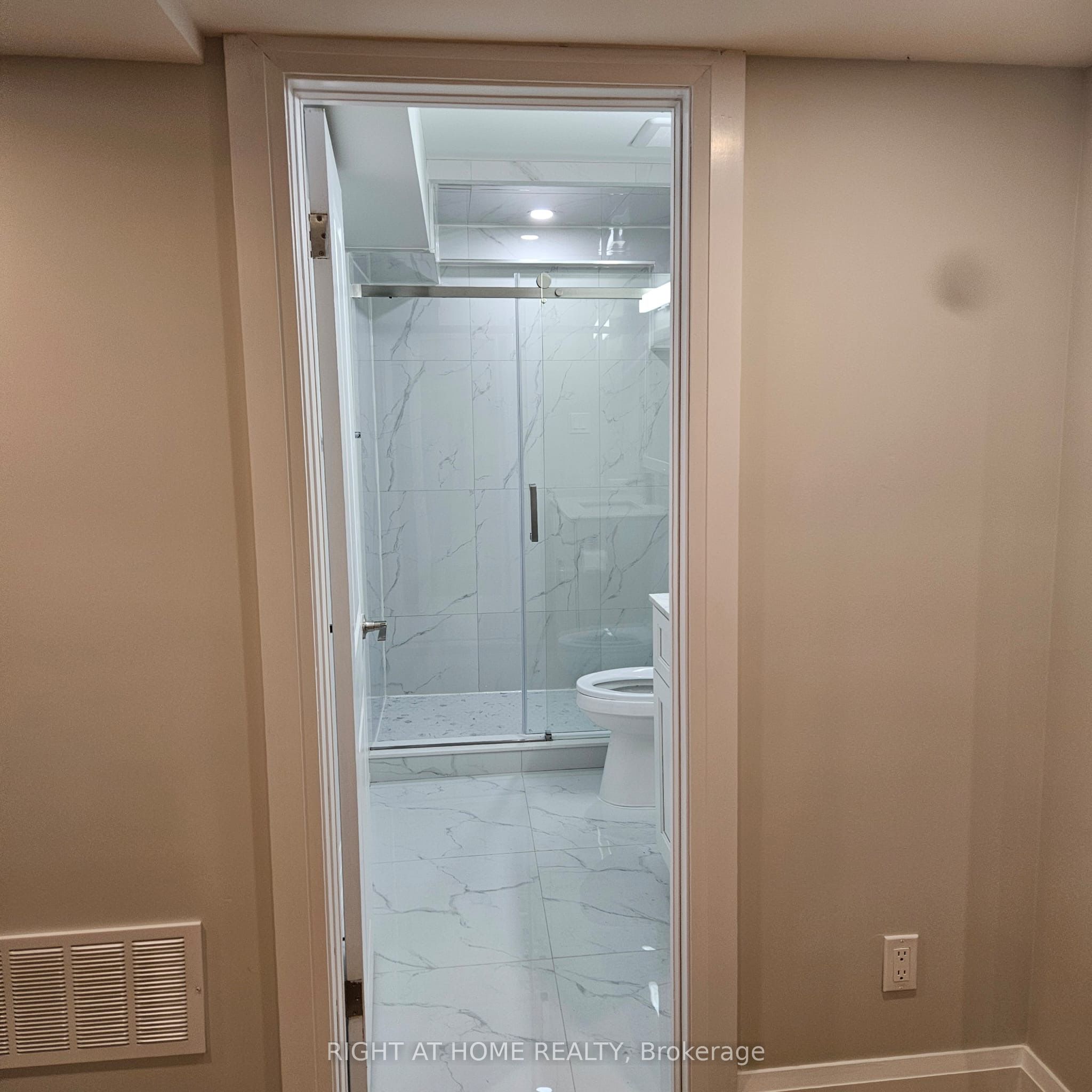 70 Hardgate Crescent Basement