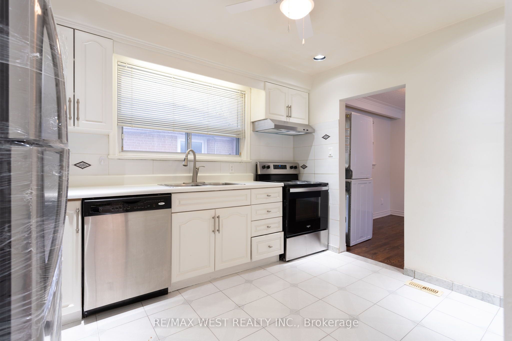 28 Paragon Road Main