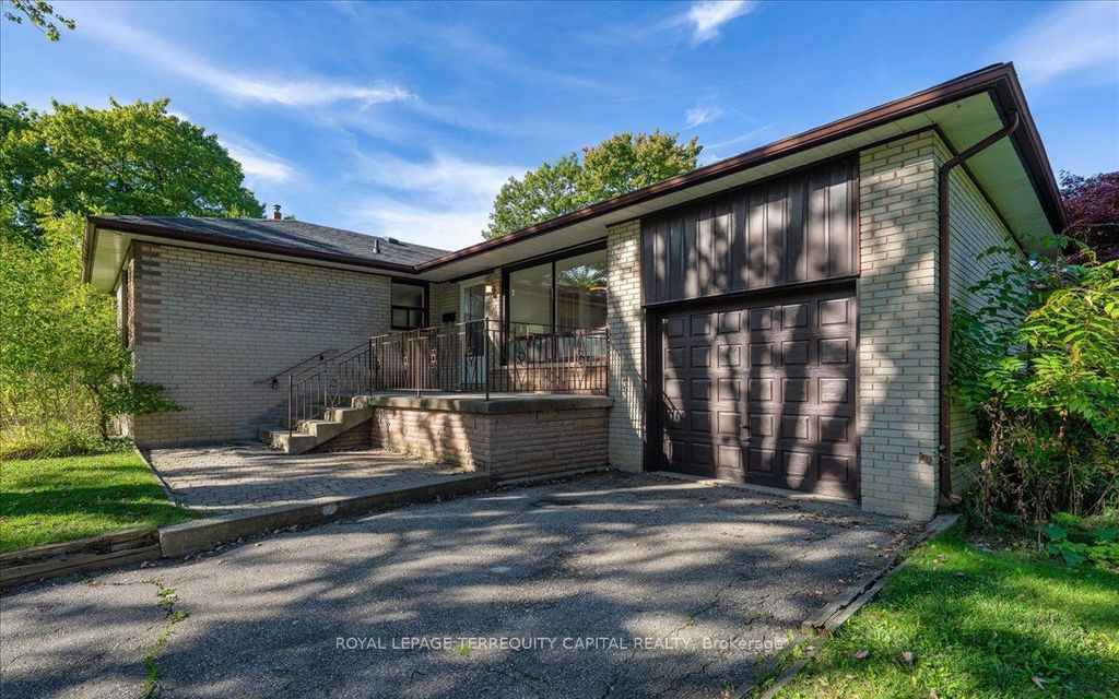 Photo of 65 Glenmanor Drive, Oakville, ON L6K 2B3 (MLS # W13043982)