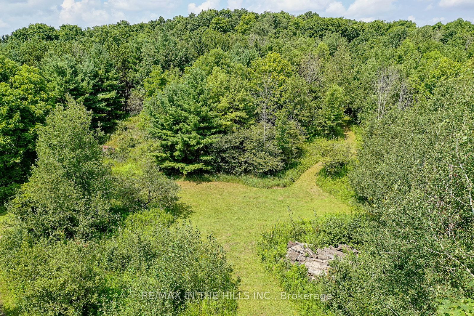 PT LOT 11 CON 4 ESCARPMENT Side Road