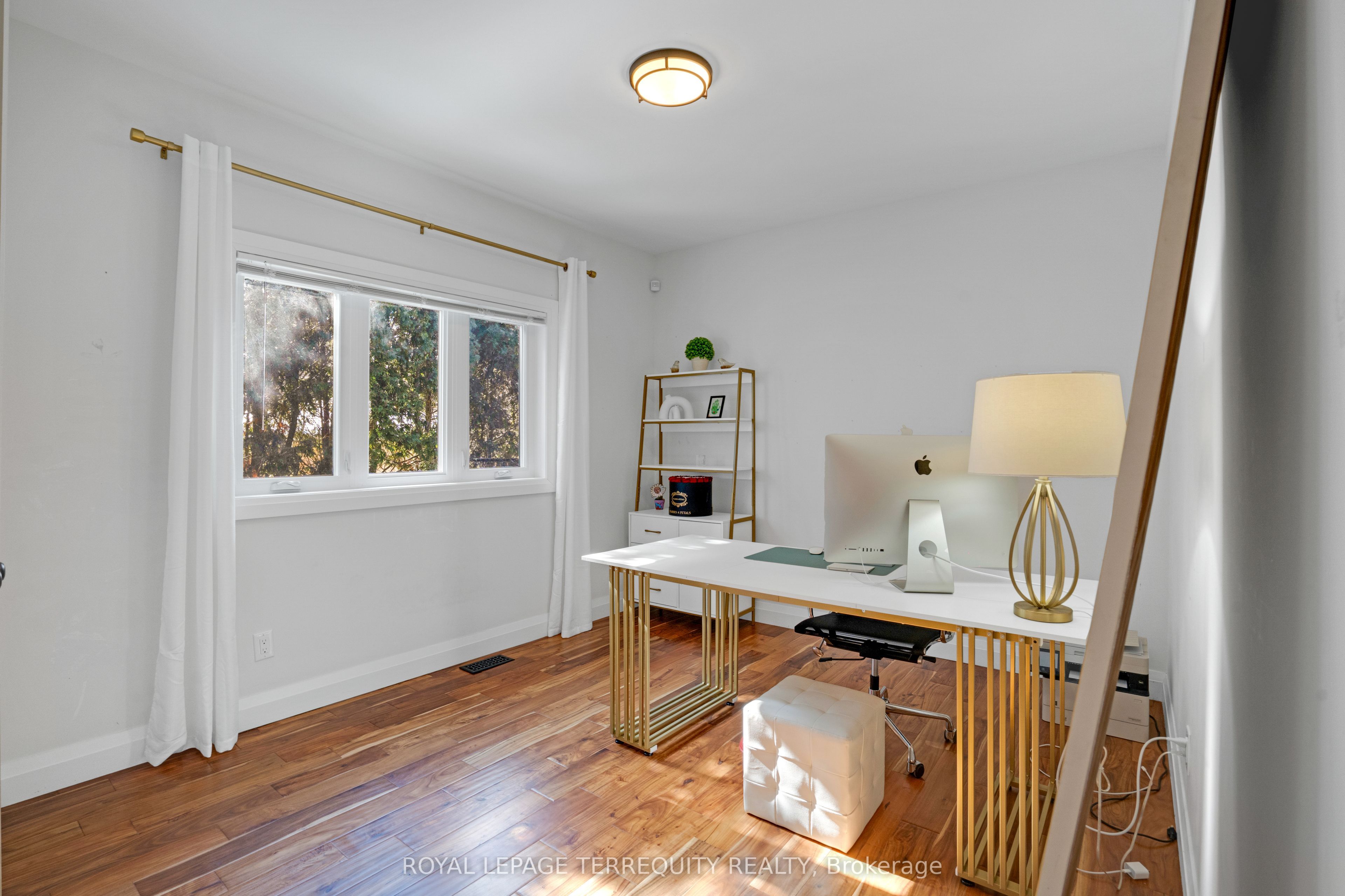 716 North Shore Boulevard E