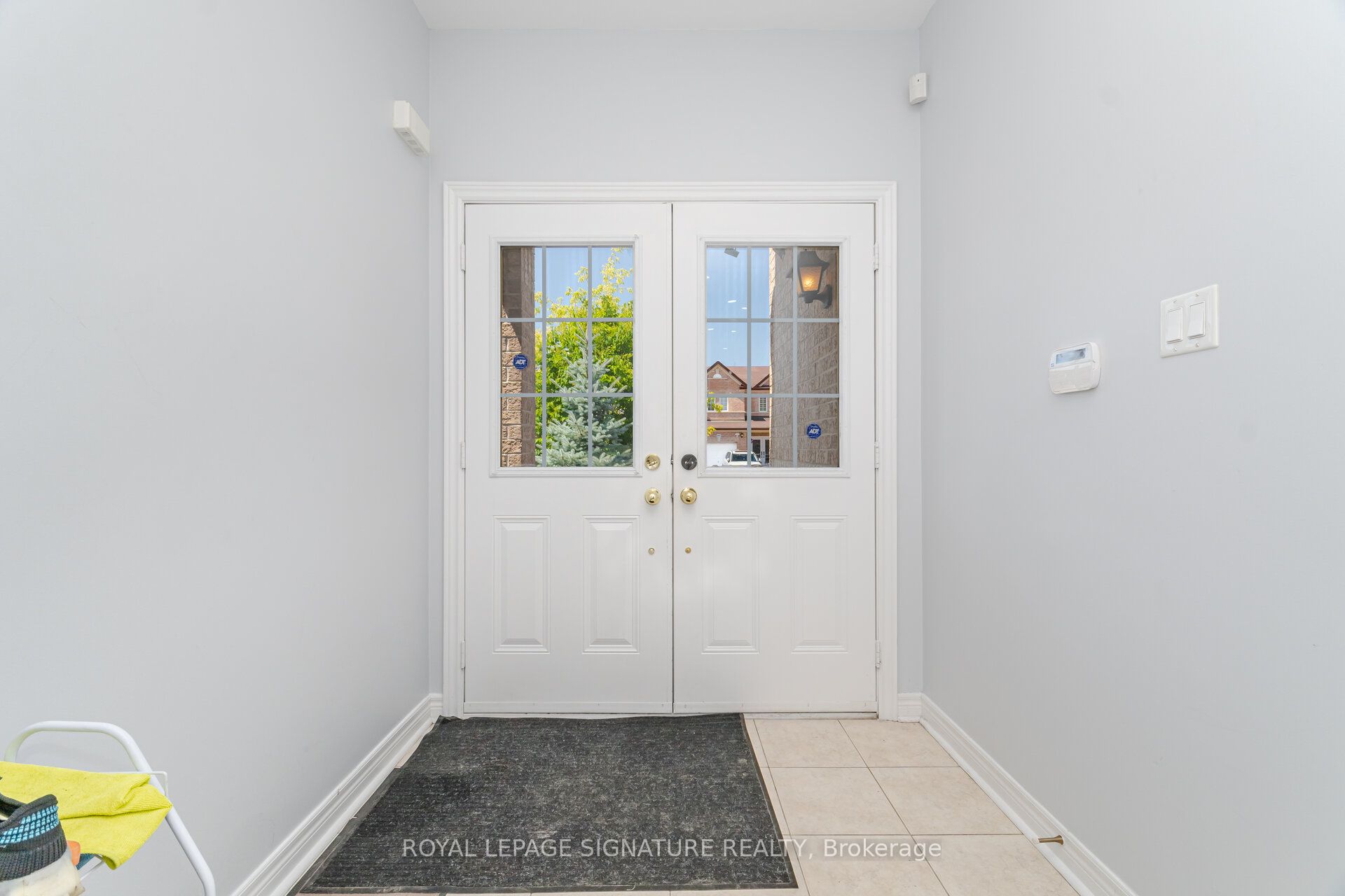 443 Comiskey Crescent