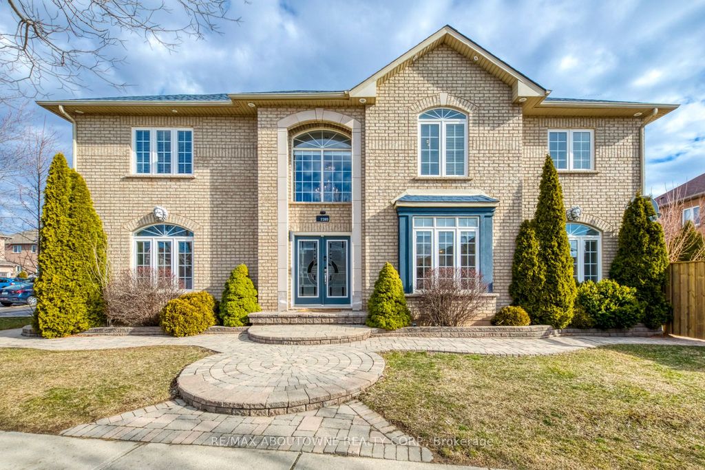 Photo of 2389 Grand Oak Trail, Oakville, ON L6M 4V4 (MLS # W12974634)