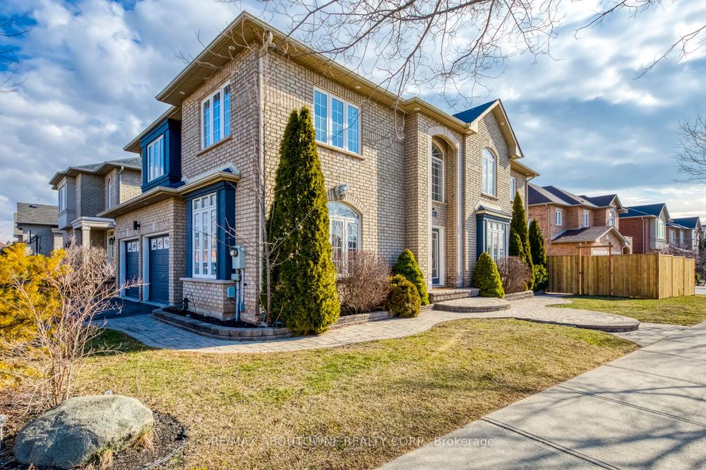 Photo of 2389 Grand Oak Trail, Oakville, ON L6M 4V4 (MLS # W12974634)