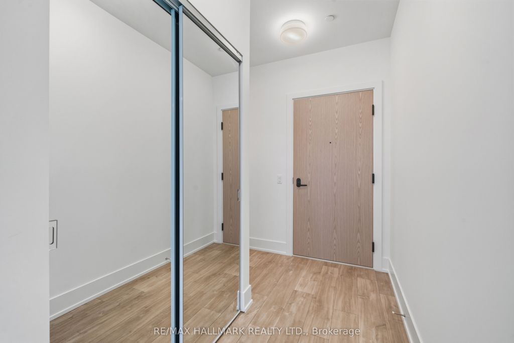 Photo of 10 Inn On The Park Drive #1906, Toronto, ON M3C 0P9 (MLS # C12460778)