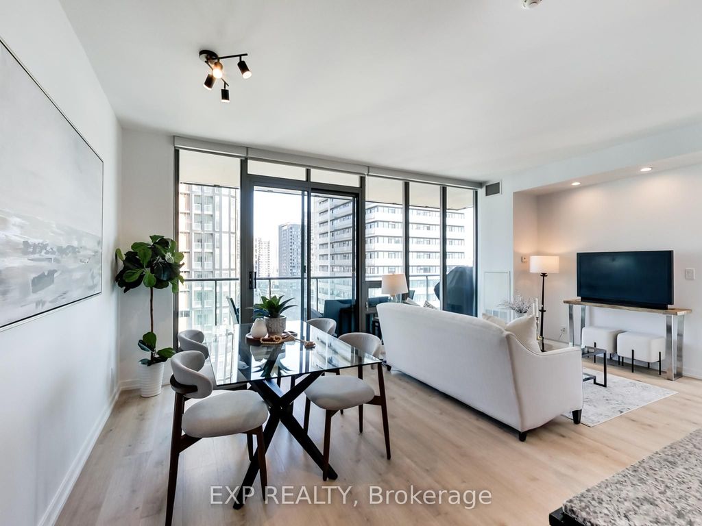 Photo of 33 Lombard Street #1906, Toronto, ON M5C 3H8 (MLS # C13208722)