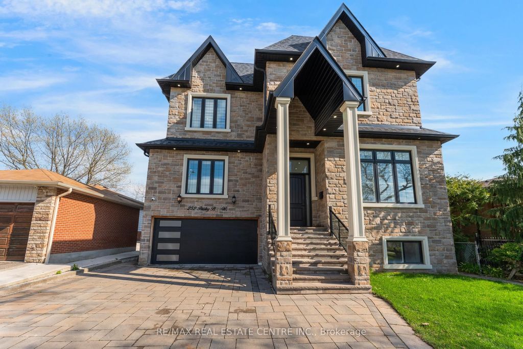 Photo of 252 Paisley Boulevard W, Mississauga, ON L5B 2A4 (MLS # W13117894)