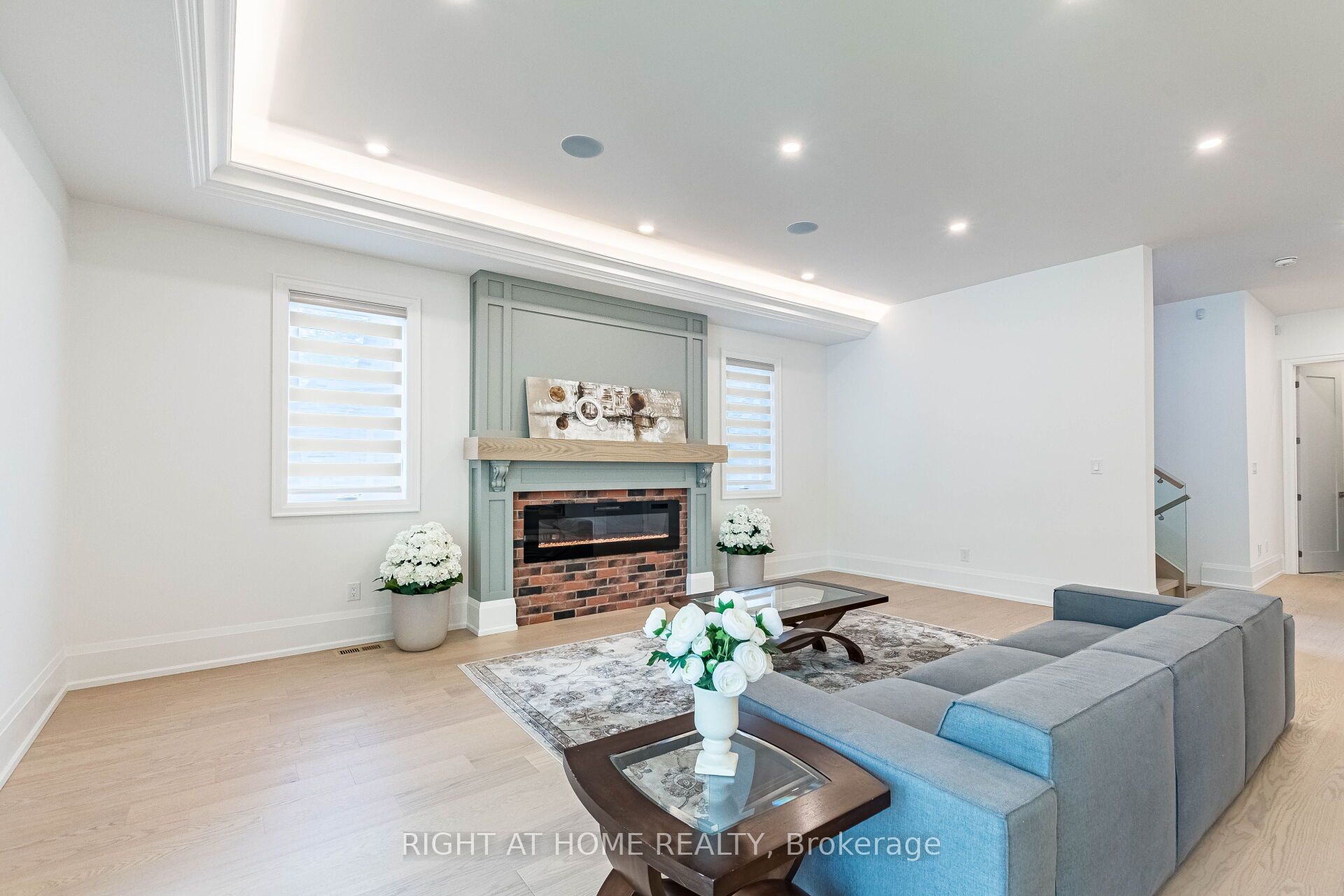 12 Thames Avenue