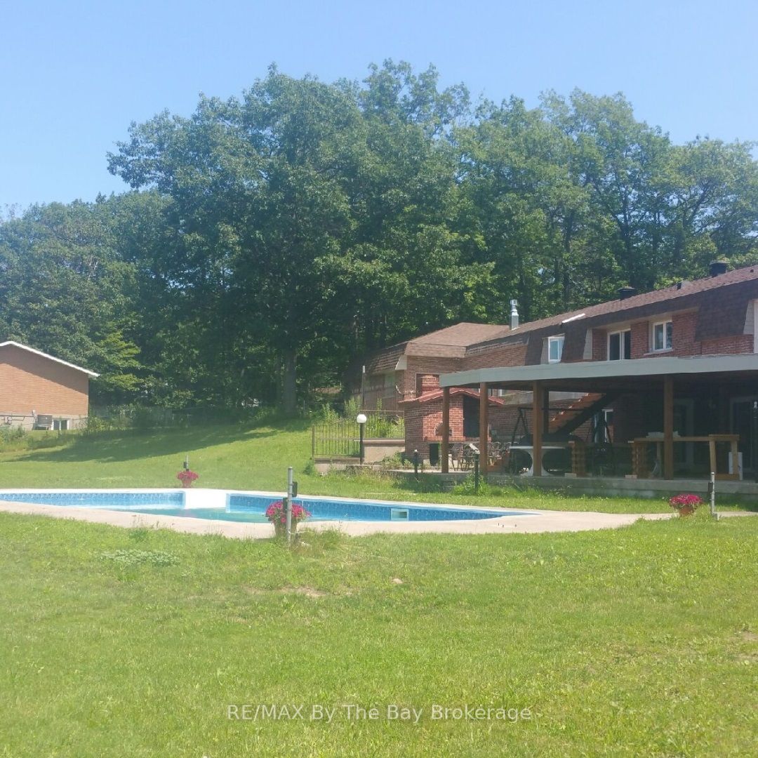 10 Edgewater Road