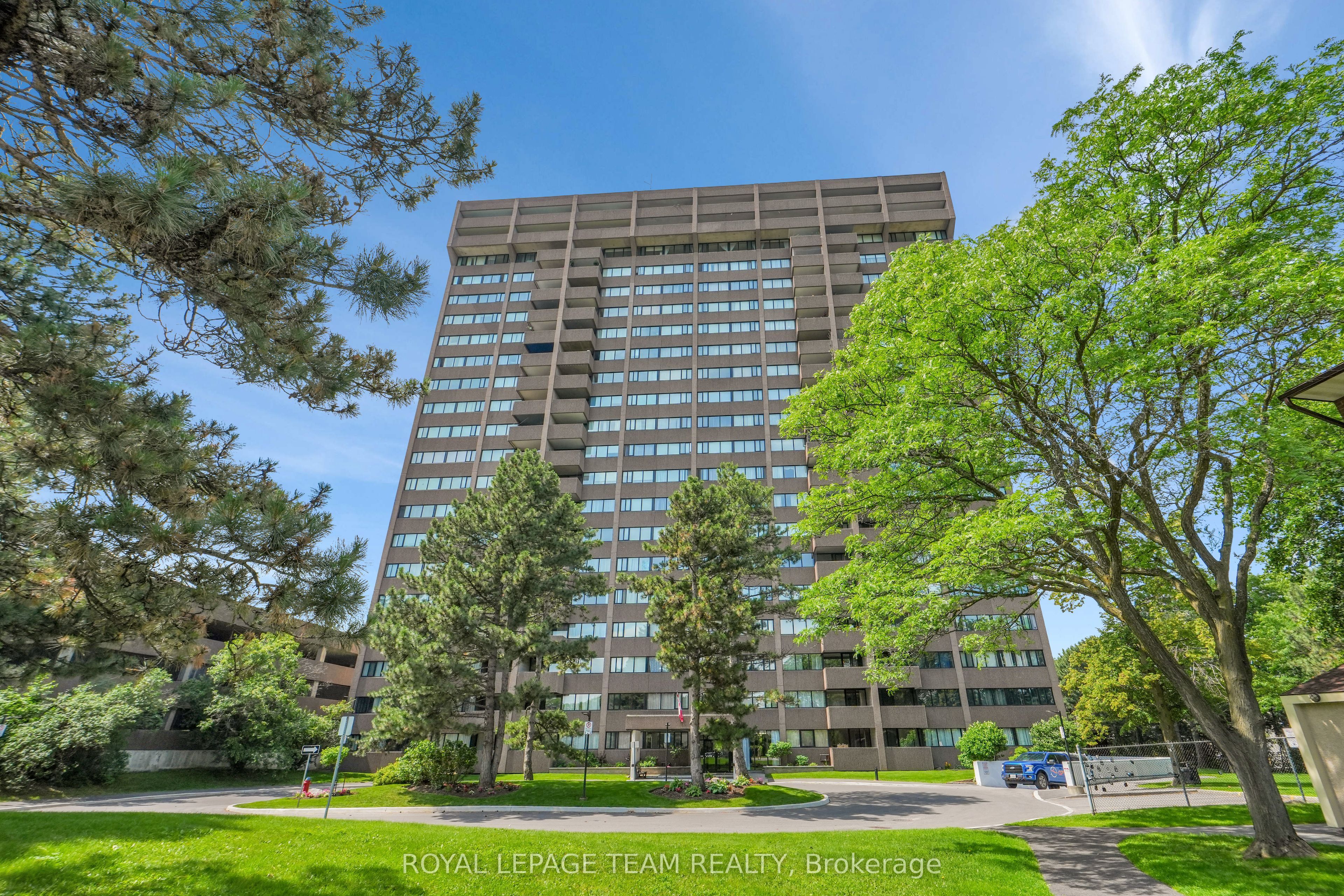 Photo 1 of 33 — 3360 Southgate Road 104, Hunt Club - South Keys and Area, ON K1V 9A6