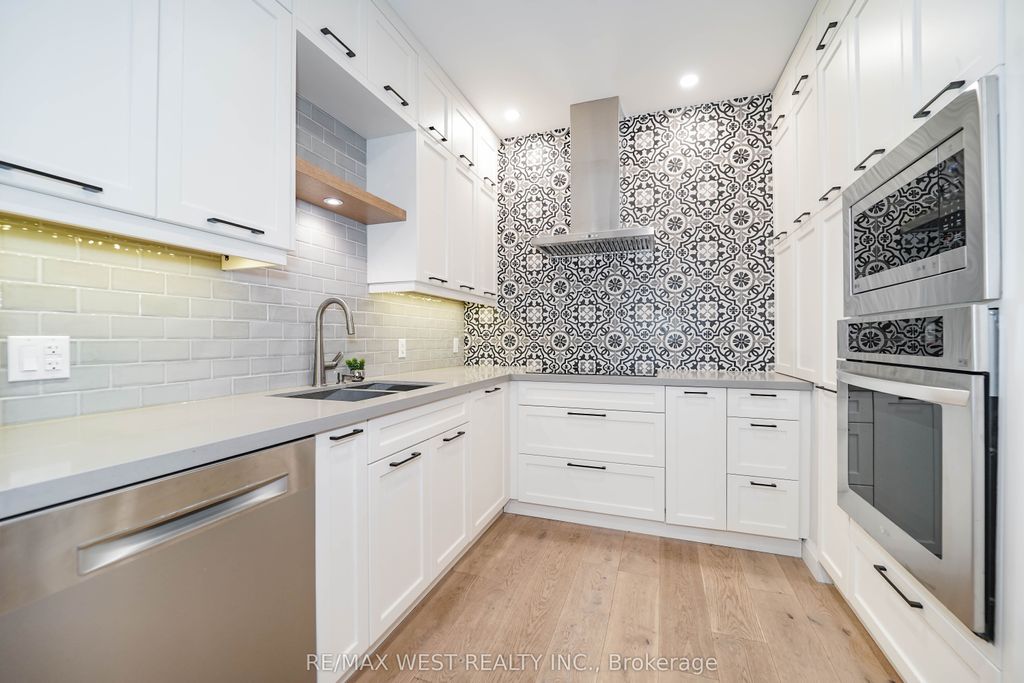 Photo of 293 Mutual Street, Toronto, ON M4Y 1X6 (MLS # C12330743)
