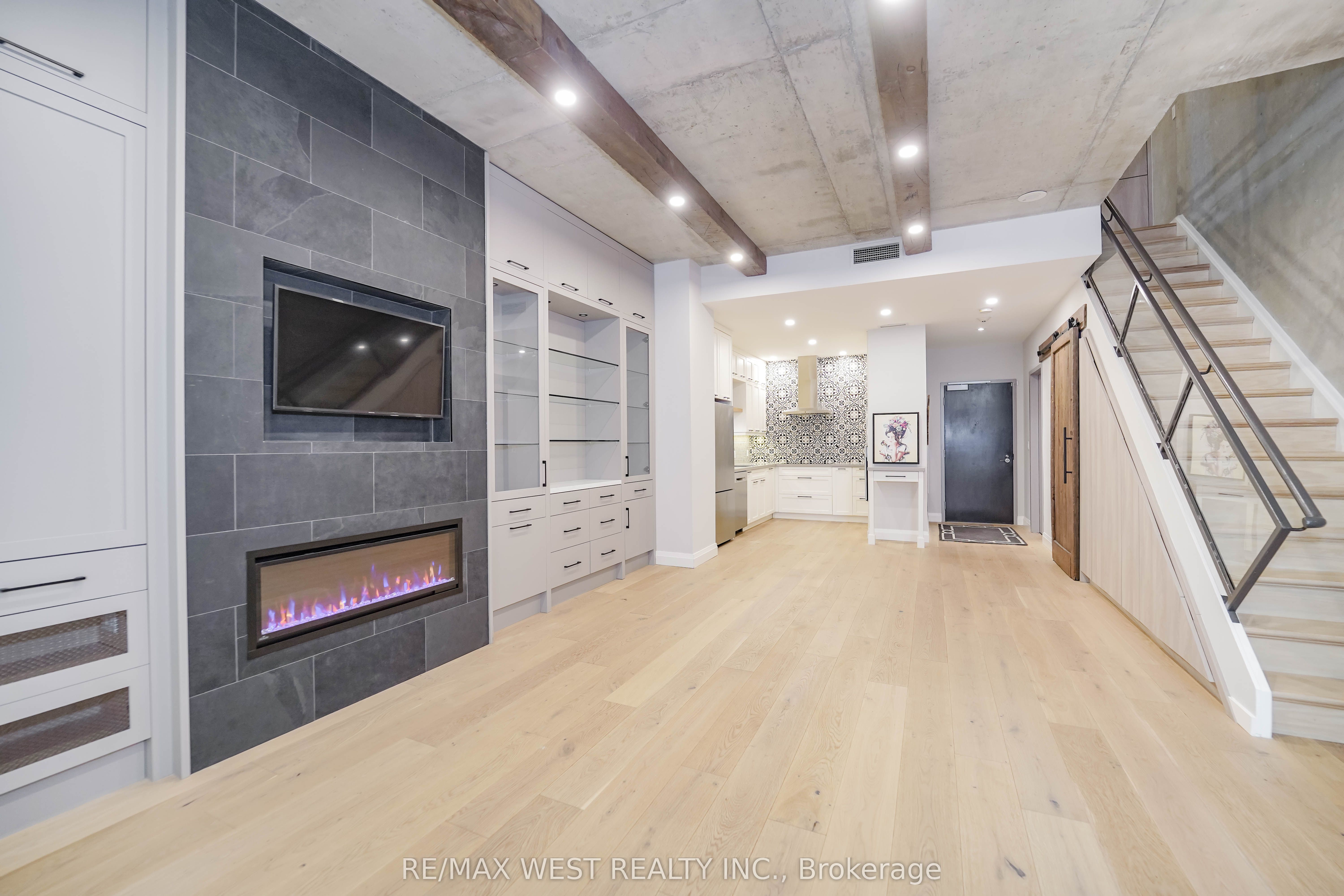 293 Mutual Street