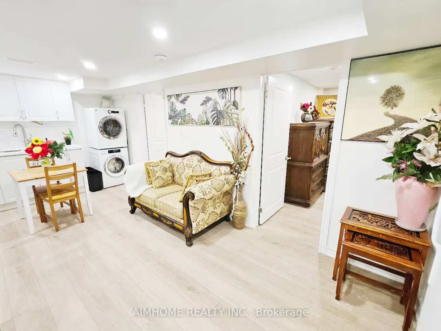 28 Castle Harbour Lane W Basement Apartment