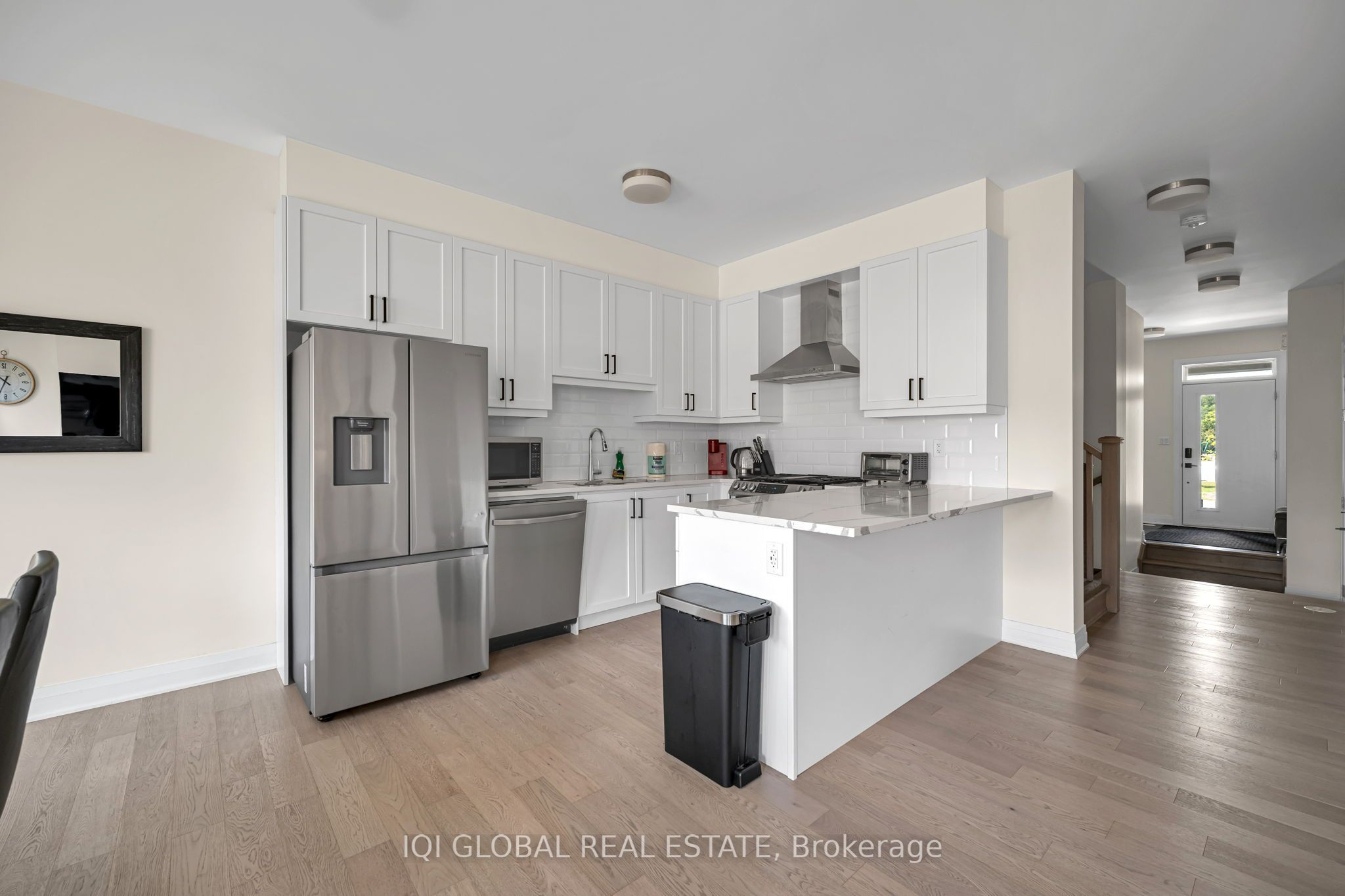 66 Settlers Road E