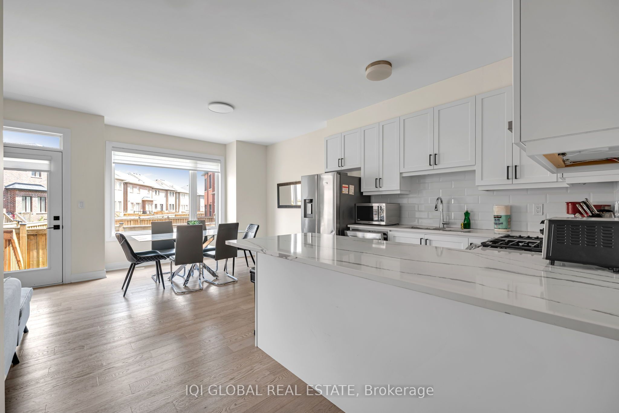 66 Settlers Road E