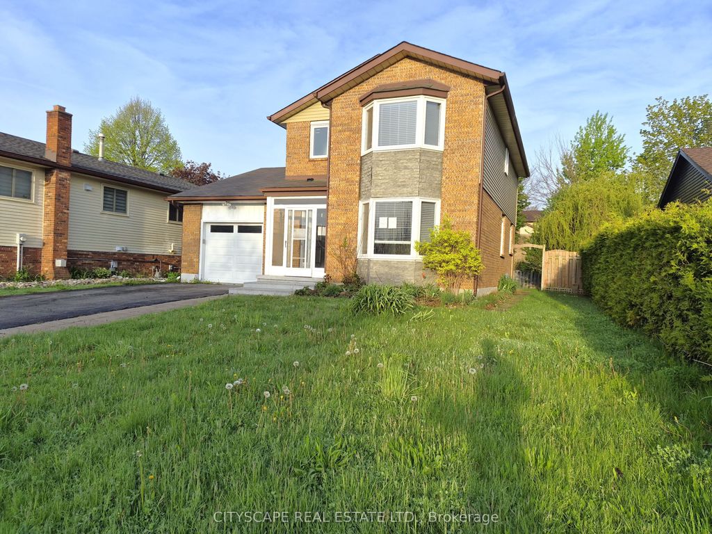 Photo of 11 Ashely Court, Kitchener, ON N2E 2Z6 (MLS # X13154272)