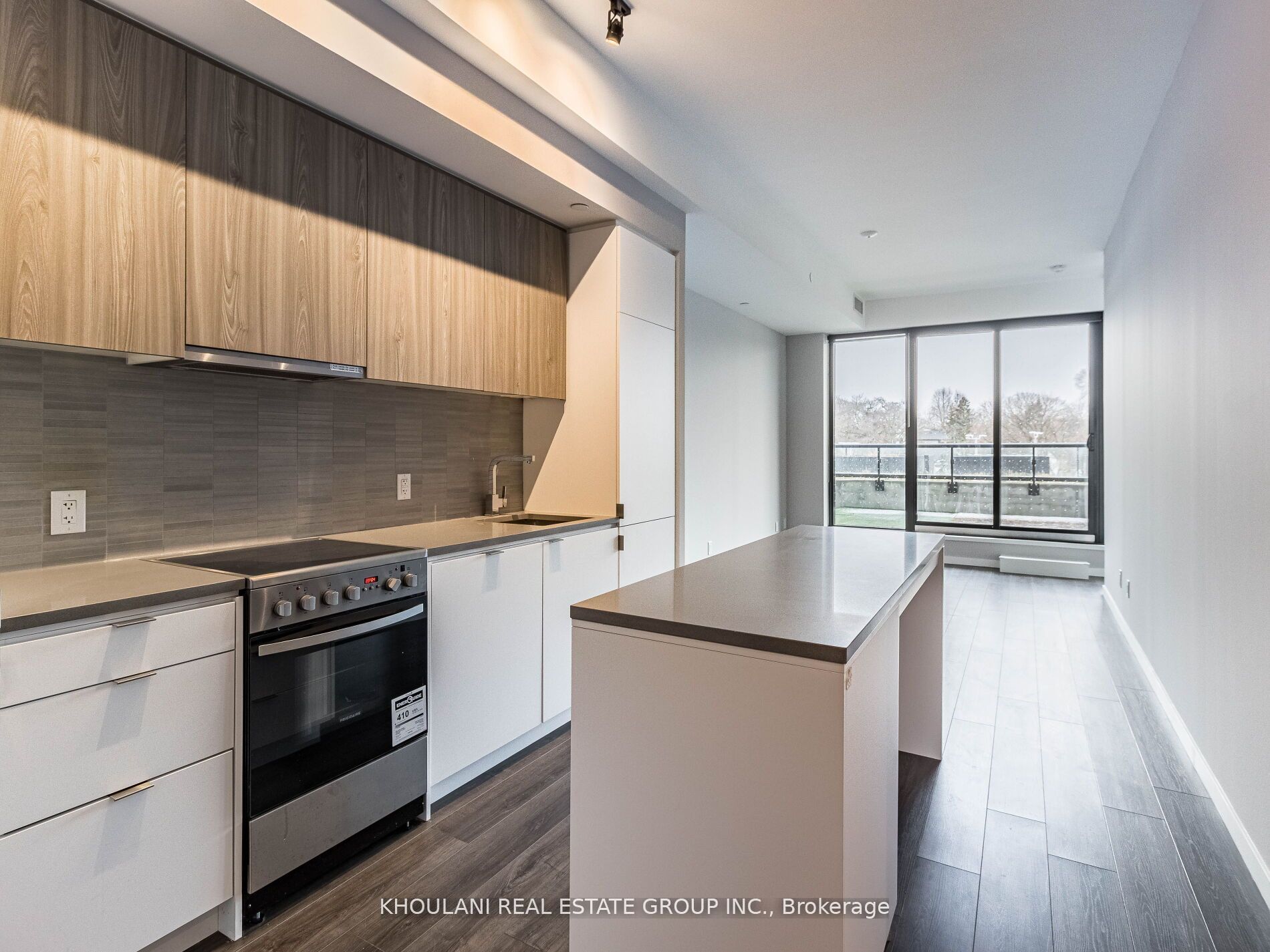 7 Smith Crescent 204