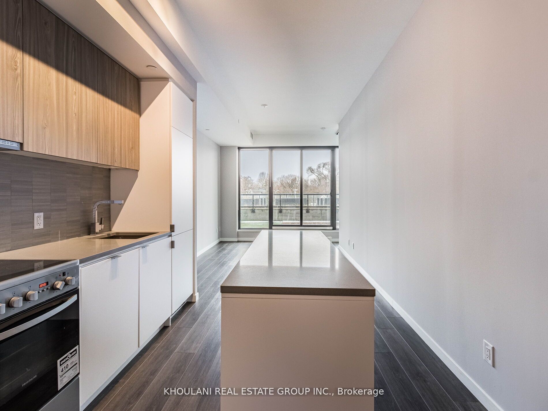 7 Smith Crescent 204
