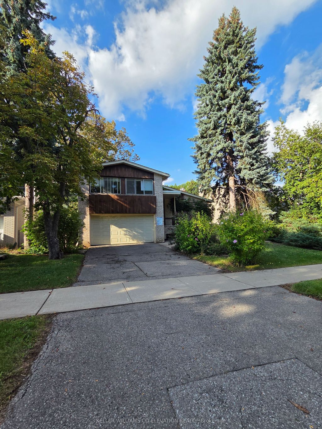 Photo of 36 Danville Drive, Toronto, ON M2P 1J1 (MLS # C12449526)