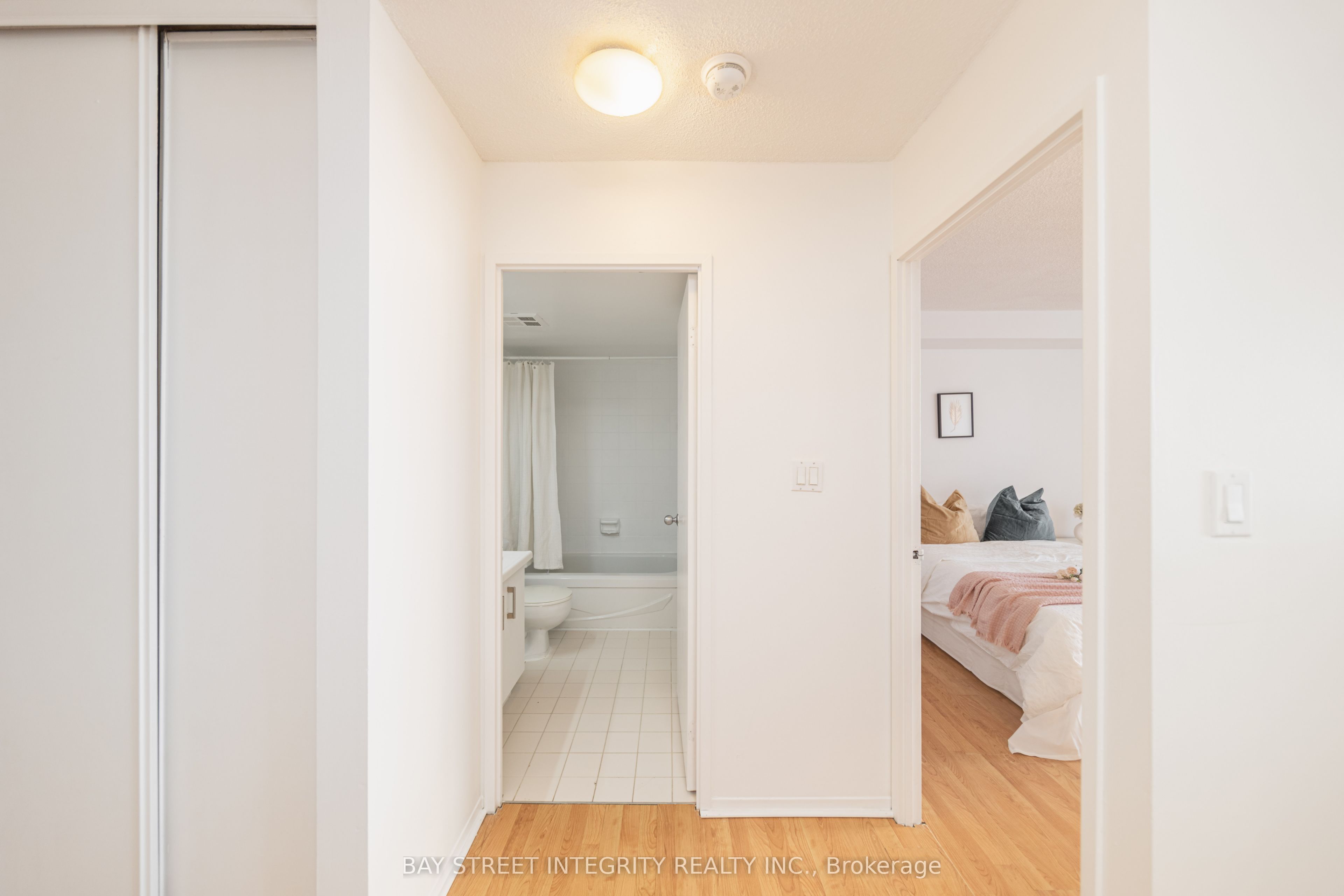 270 Queens Quay N/A W 1107