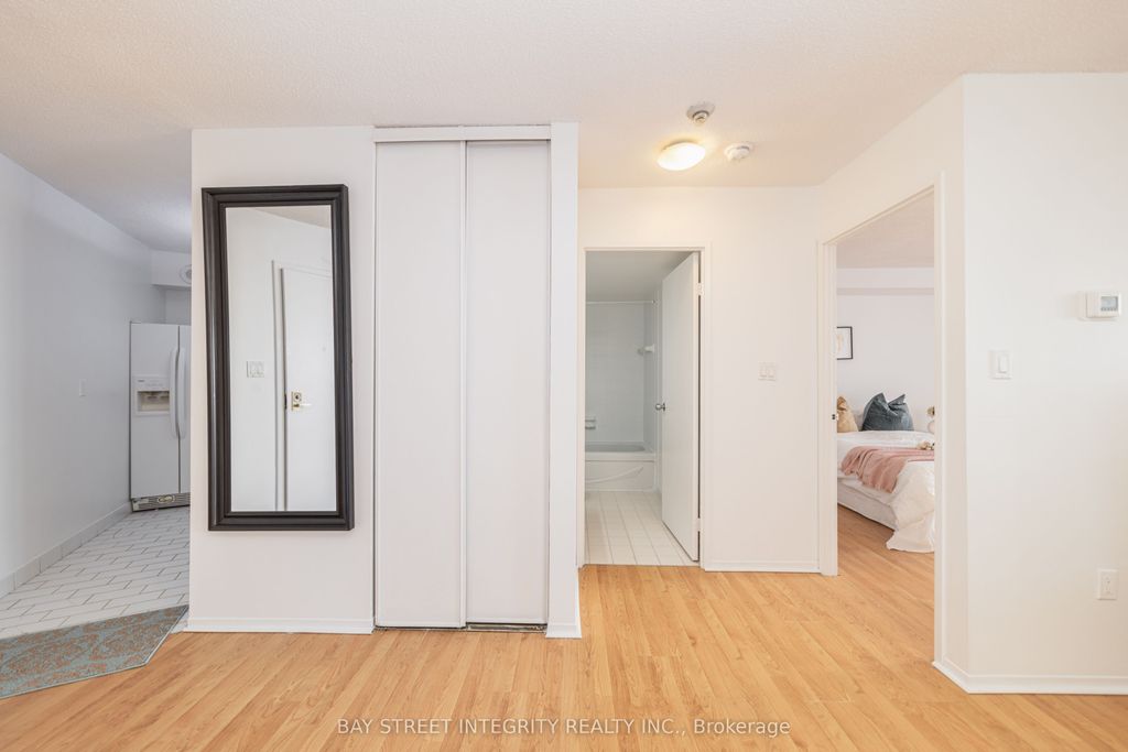 Photo of 270 Queens Quay N/A W #1107, Toronto, ON M5J 2N4 (MLS # C12940690)