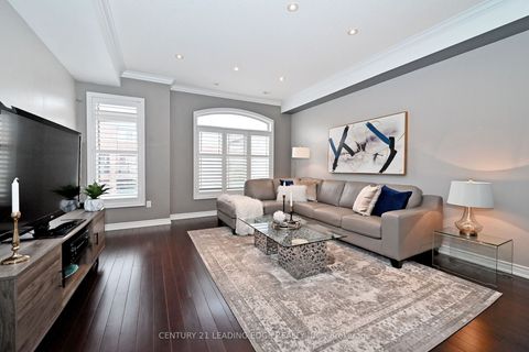 13 Beehive Lane Markham ON L6E 0K6