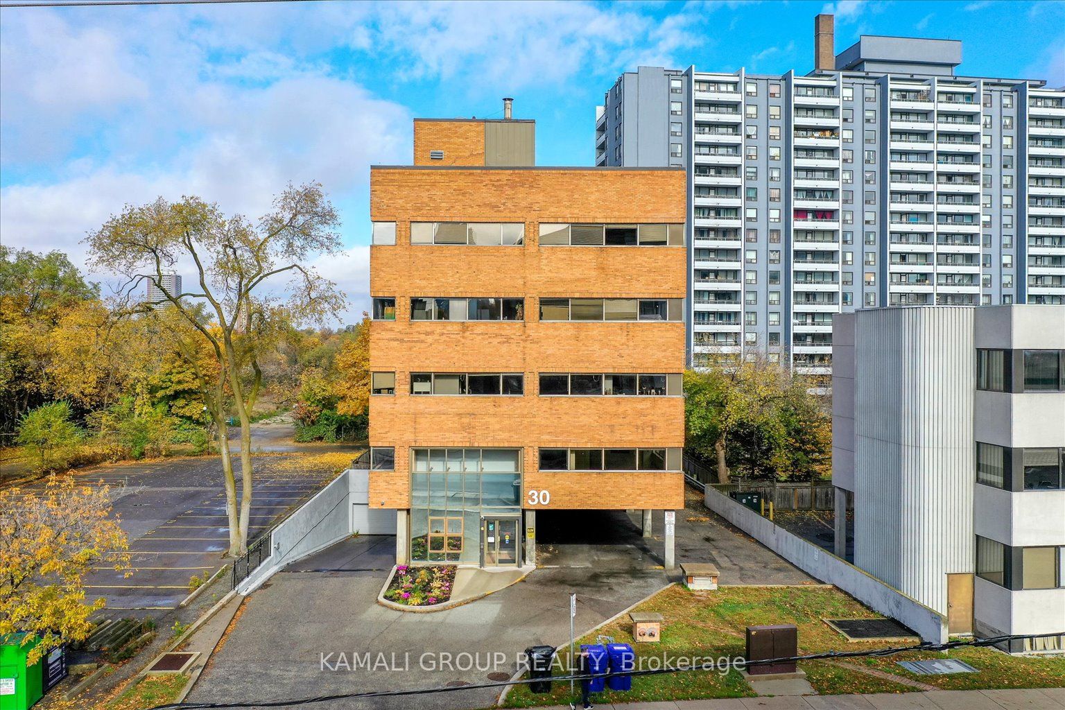 Photo 1 of 13 — 30 Drewry Avenue 101, Toronto, ON M2M 4C4
