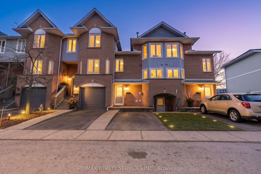 Photo of 245 Bishop Street S #9, Cambridge, ON N3H 5N2 (MLS # X13064788)