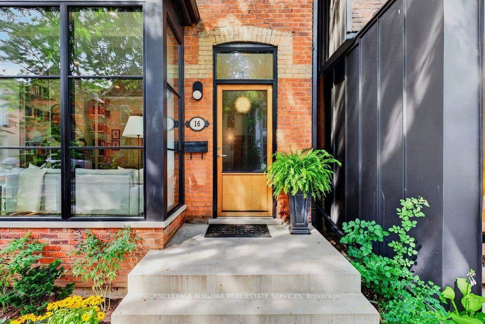 Photo of 16 BRUCE Street, Hamilton, ON L8P 3M6 (MLS # X13719714)
