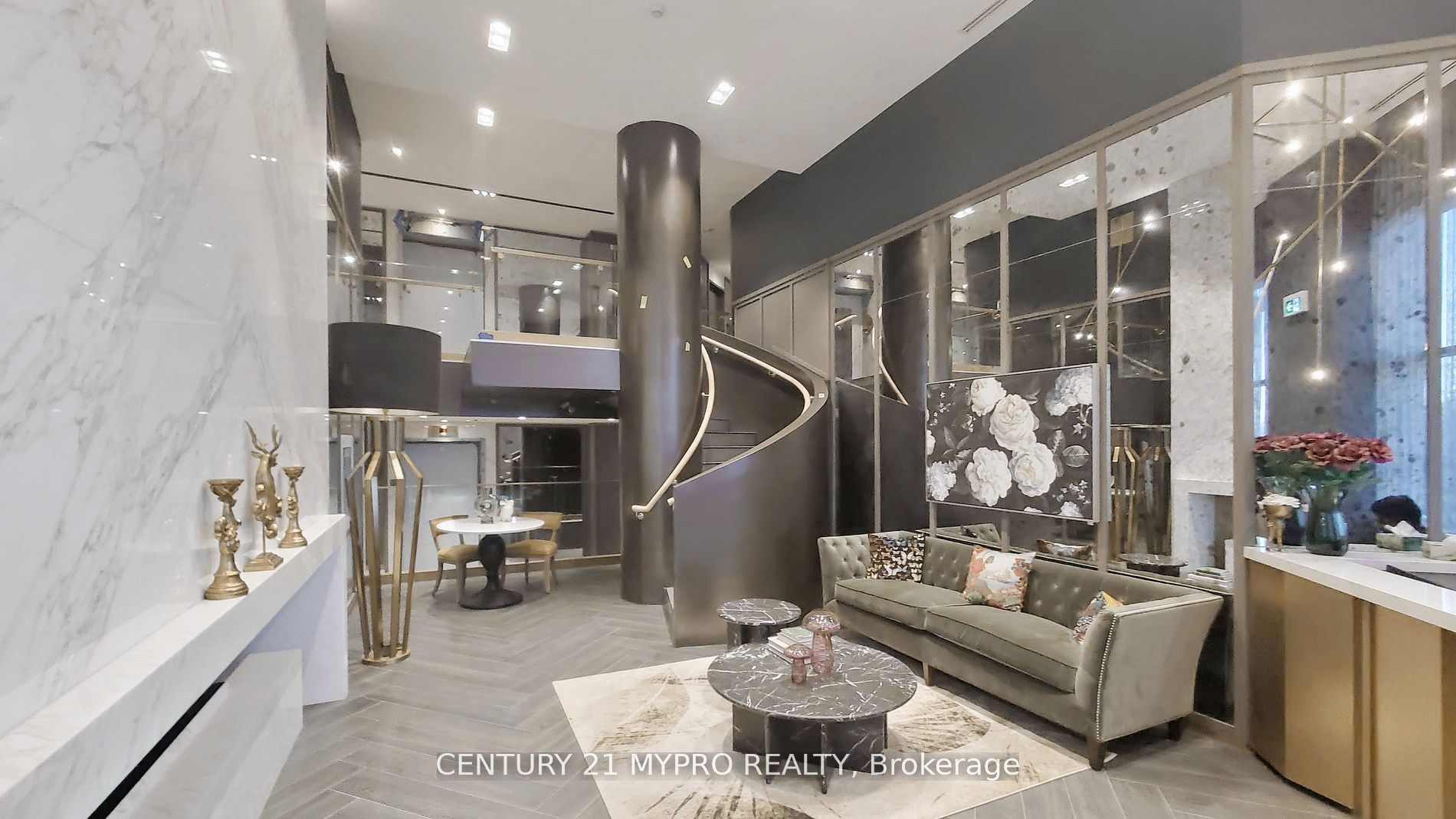 395 Dundas Street W 626