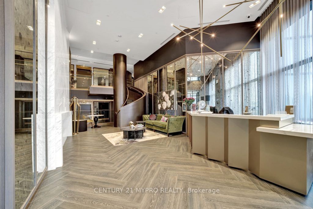 395 Dundas Street W 626