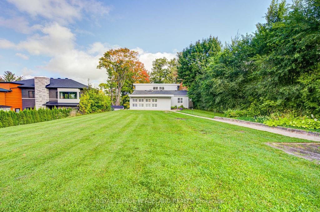 Photo of 38 Lakeview Avenue, Whitchurch-Stouffville, ON L4A 2H1 (MLS # N13219822)