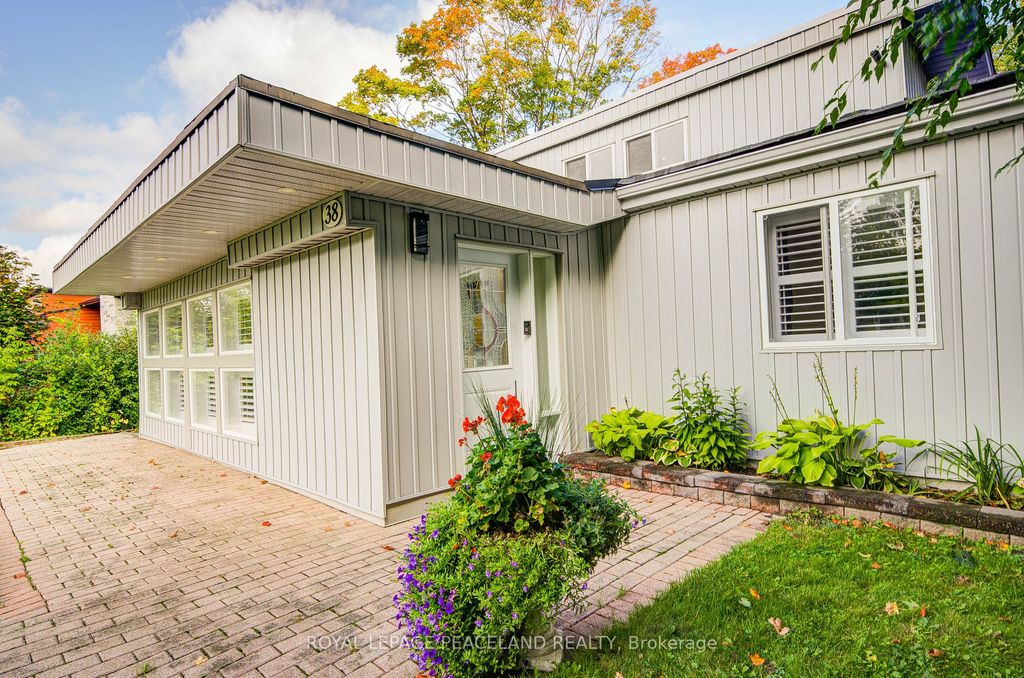 Photo of 38 Lakeview Avenue, Whitchurch-Stouffville, ON L4A 2H1 (MLS # N13219822)