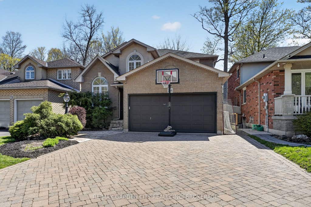Photo of 734 Brigadoon Drive, Hamilton, ON L9C 7S2 (MLS # X13509018)