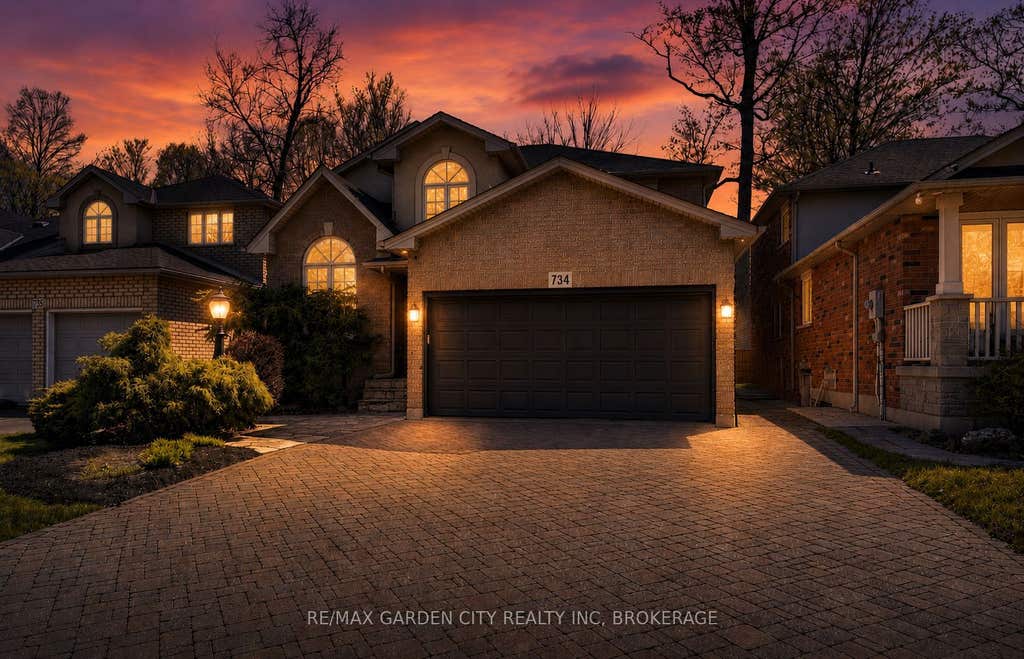 Photo of 734 Brigadoon Drive, Hamilton, ON L9C 7S2 (MLS # X13509018)