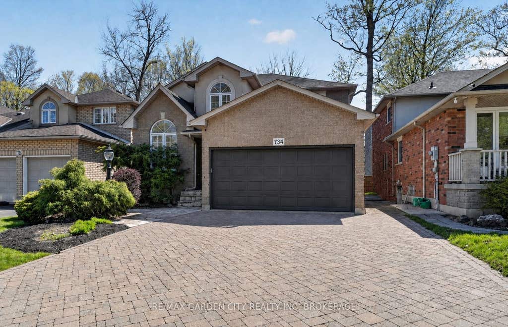 Photo of 734 Brigadoon Drive, Hamilton, ON L9C 7S2 (MLS # X13509018)