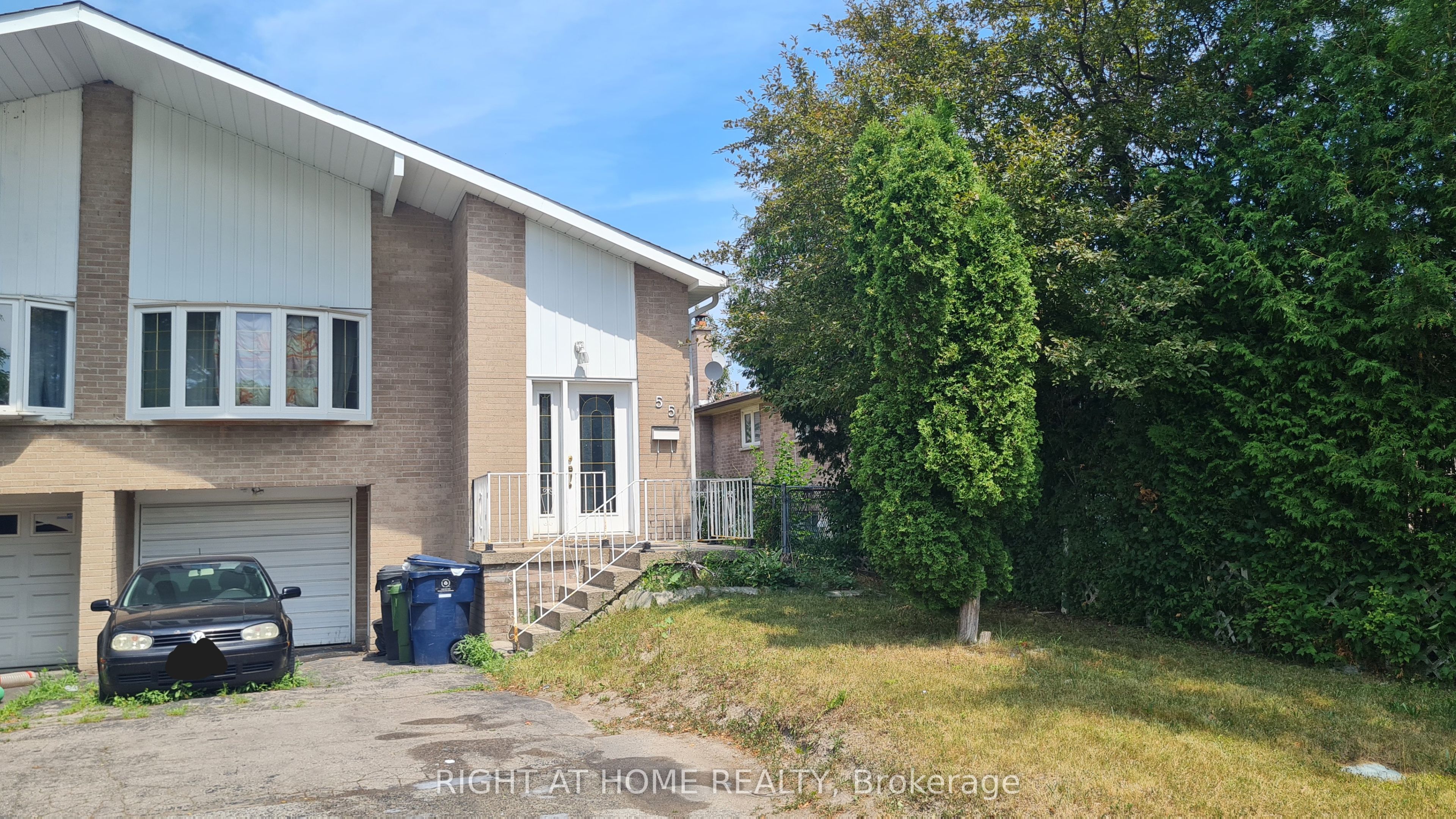 Photo 1 of 9 — 55 Littleleaf Drive RM C, Toronto, ON M1B 1Y7