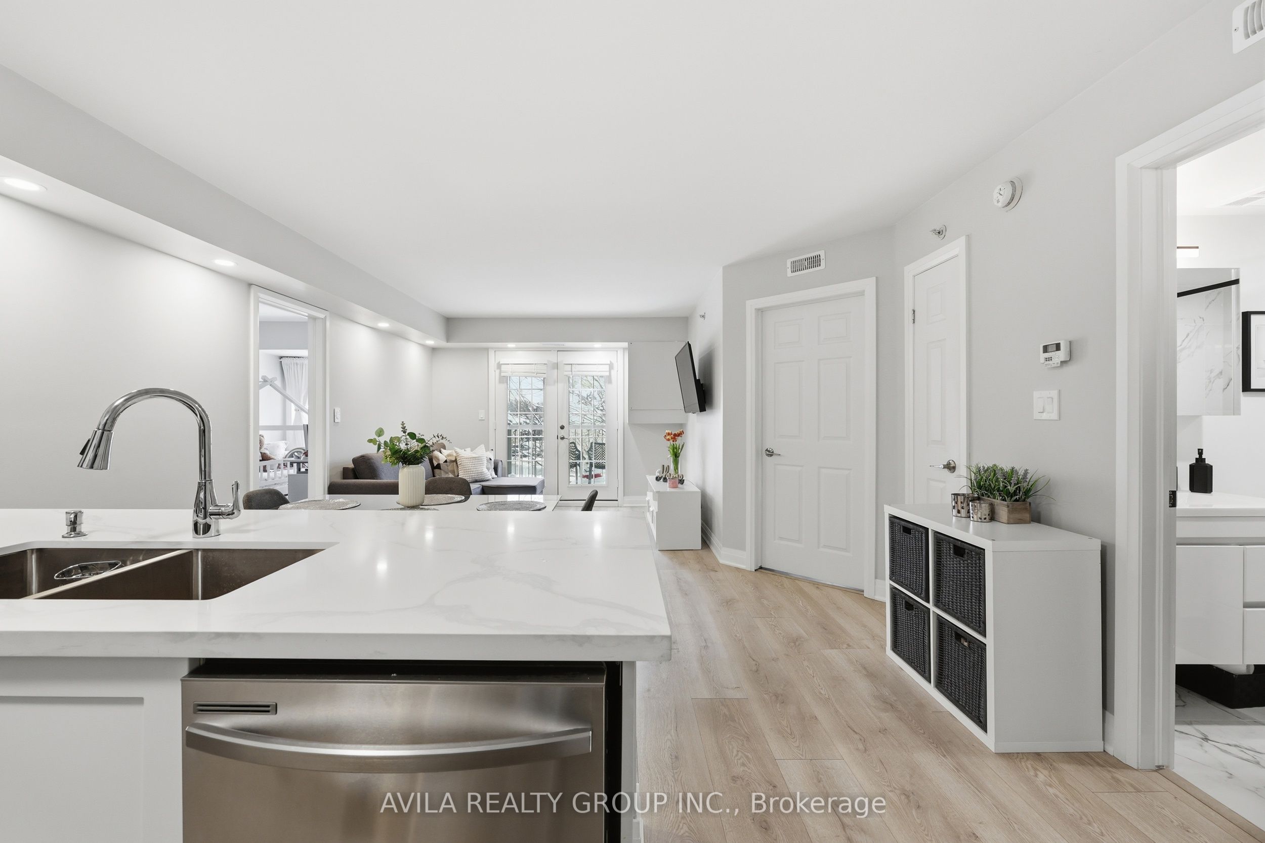 1460 Bishops Gate 203