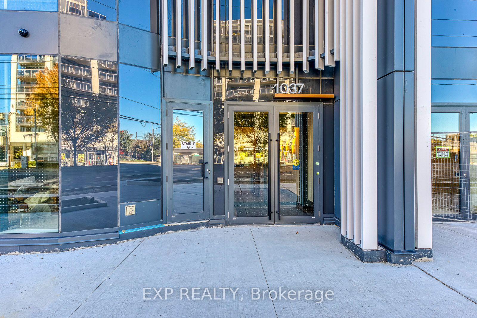 1037 The Queensway N/A 608
