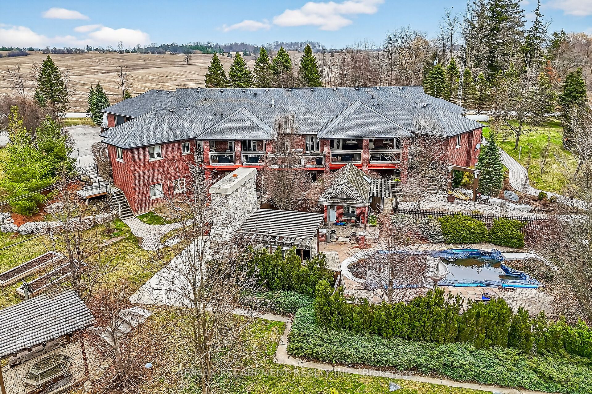 393 Old Onondaga Road E