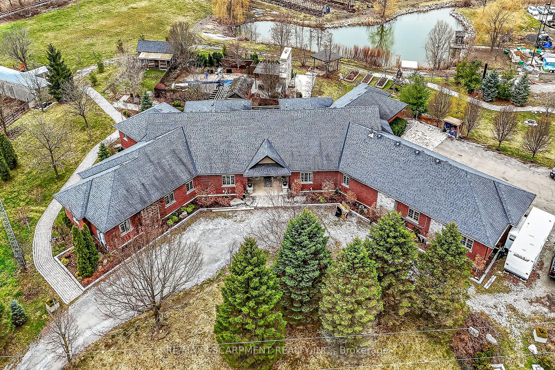 393 Old Onondaga Road E