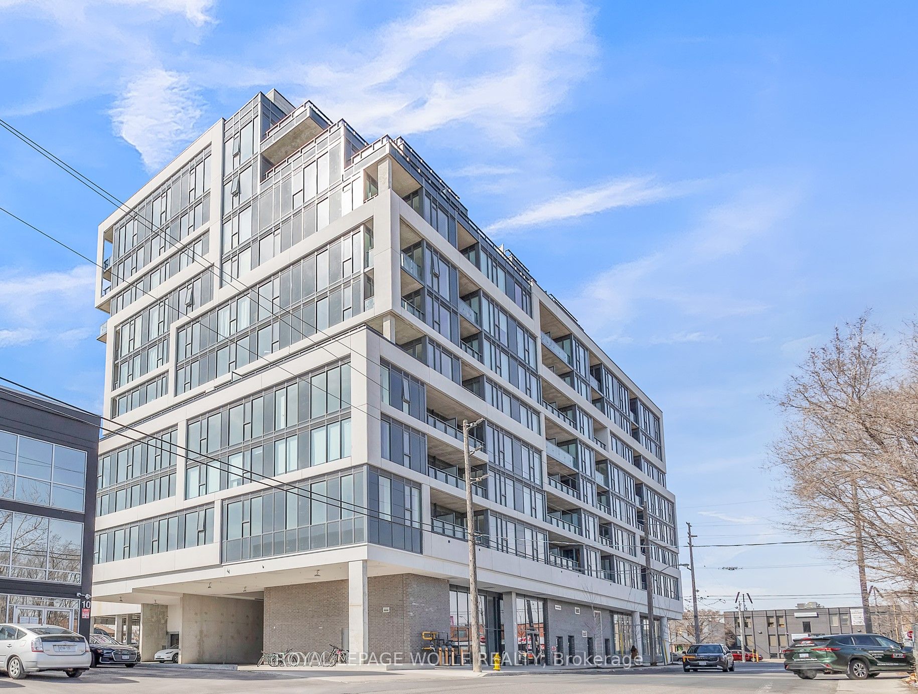 859 The Queensway N/A 412