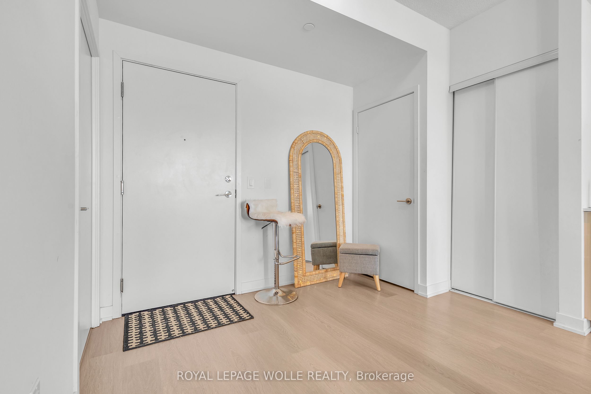 859 The Queensway N/A 412