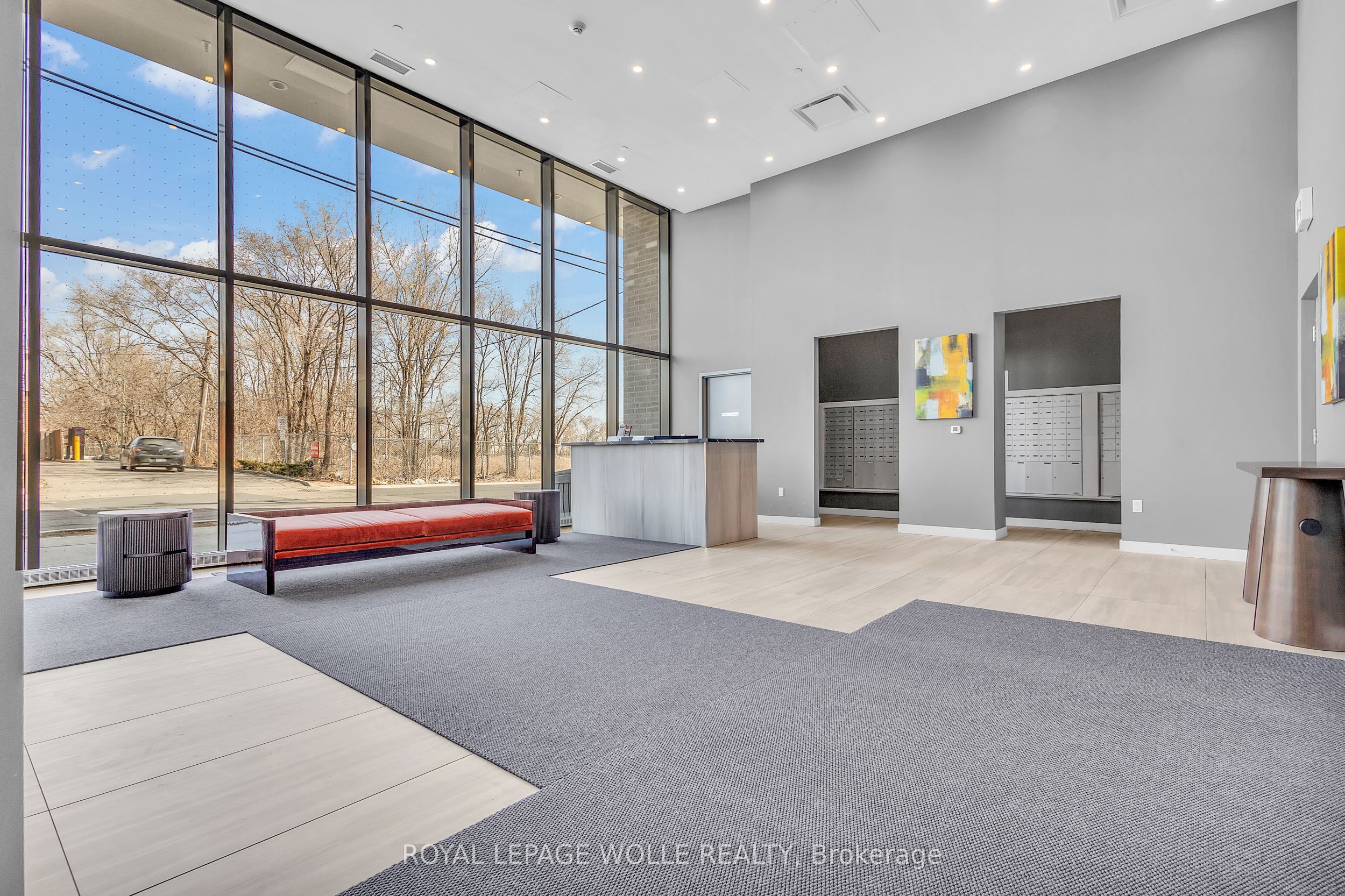 859 The Queensway N/A 412