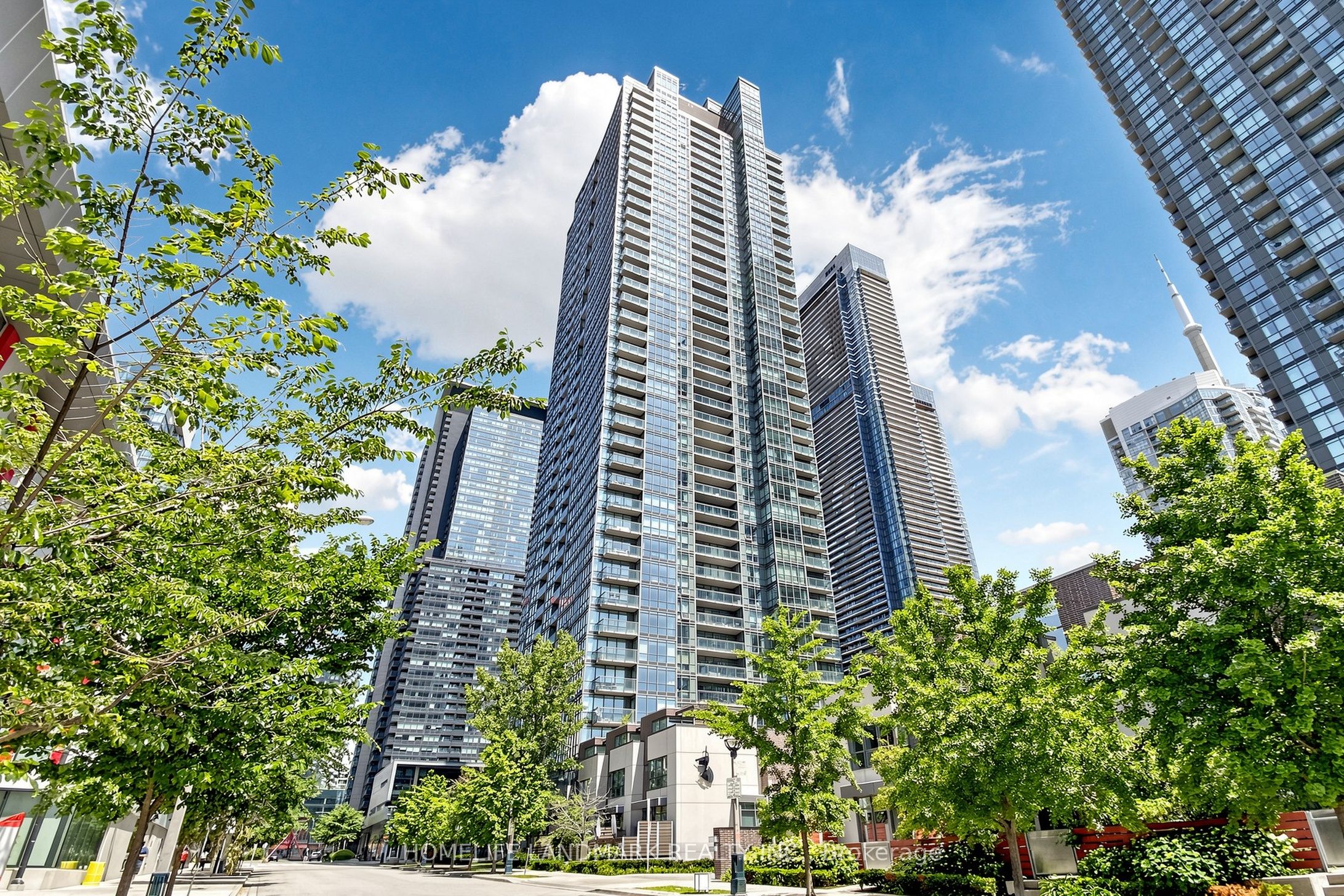 Photo 1 of 37 — 15 Fort York Boulevard 2811, Toronto, ON M5V 3Y4