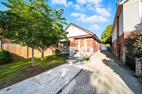 25 Knight Street Toronto ON M4C 3K8