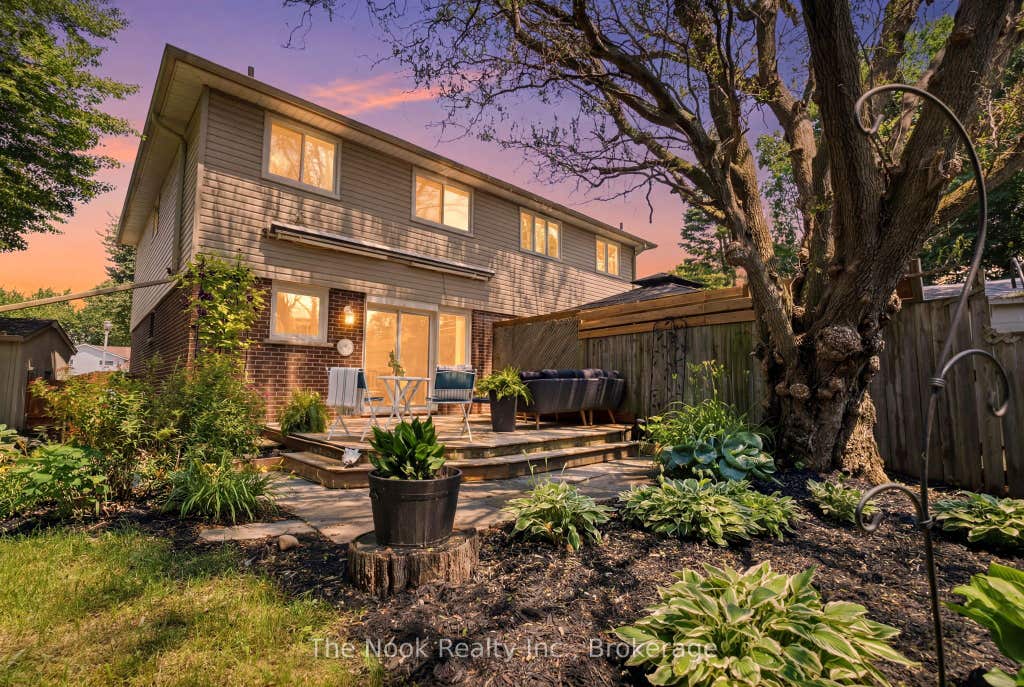 Photo of 693 Nairn Court, Oshawa, ON L1J 6H5 (MLS # E13525058)