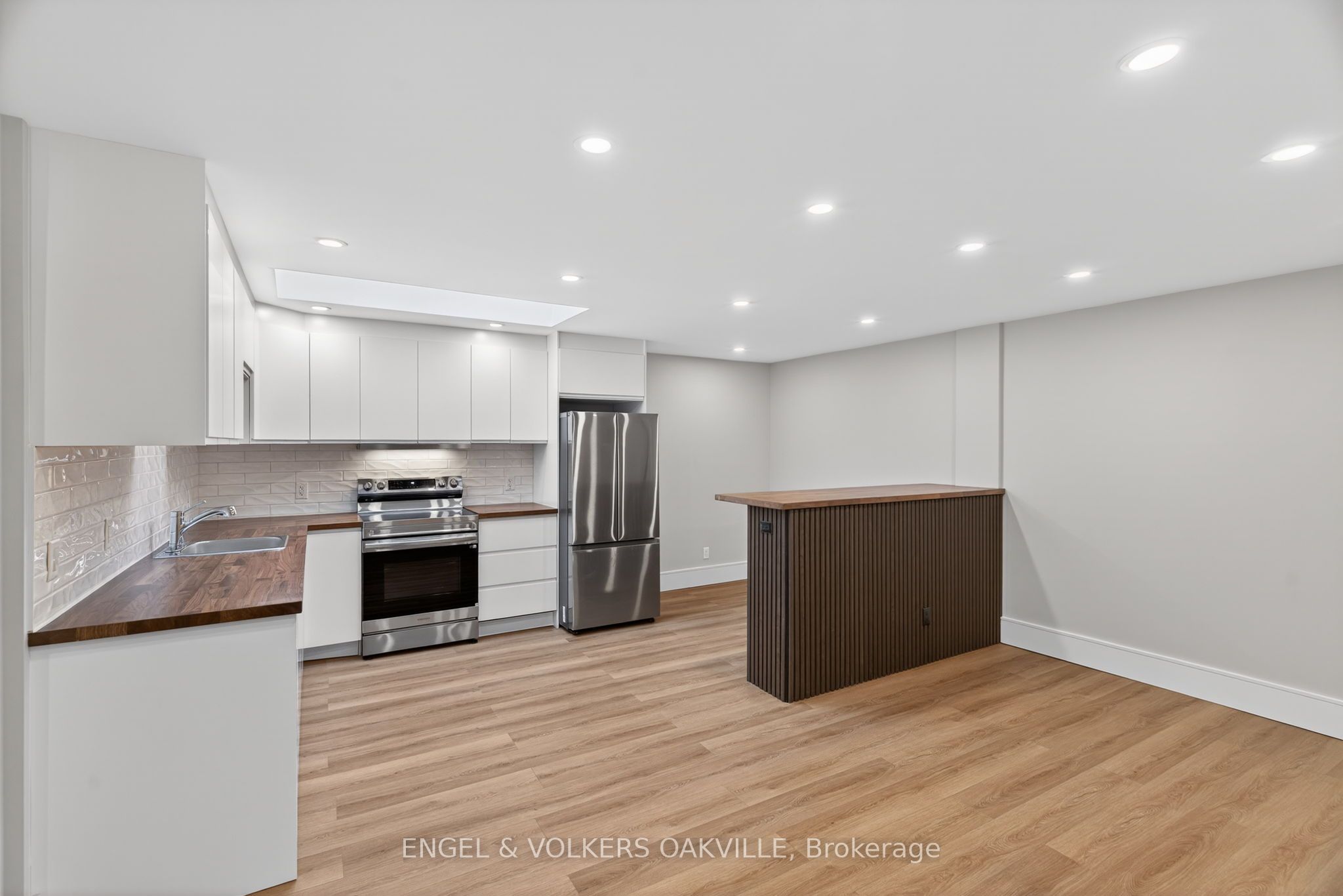 131 Lakeshore Road E 4