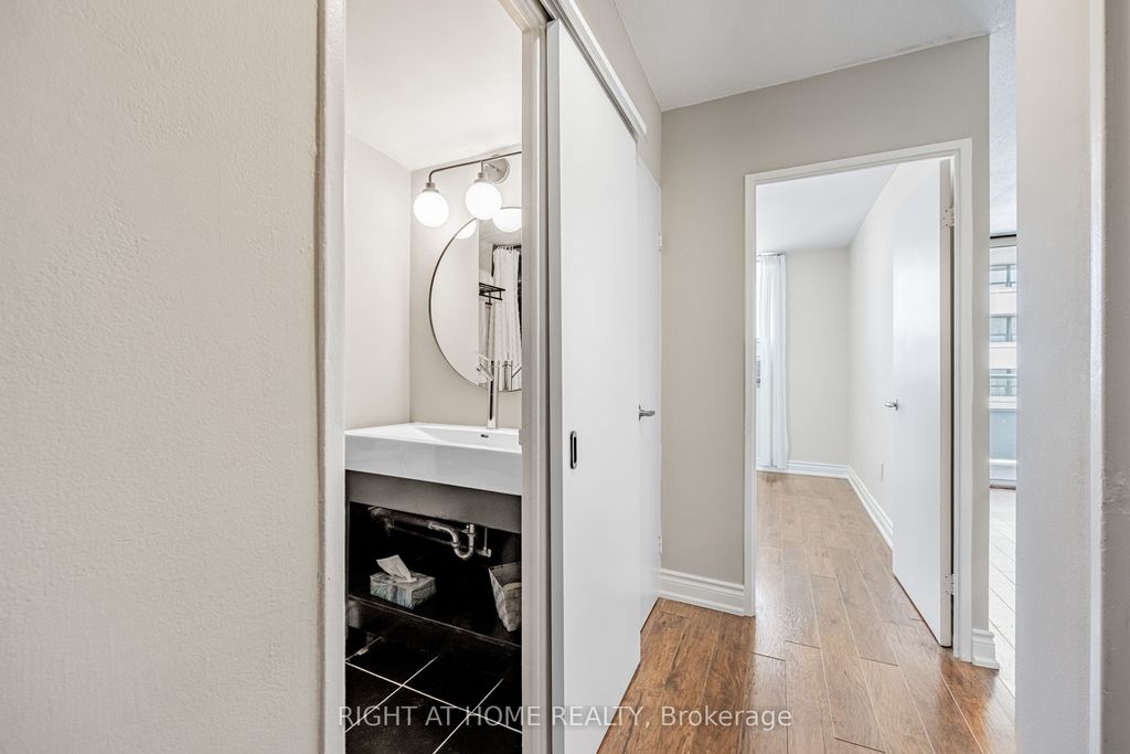 Photo of 30 Gloucester Street #2109, Toronto, ON M4Y 1L8 (MLS # C12592354)